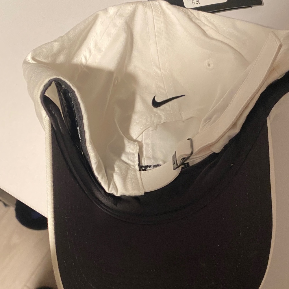 Nike White Dri-FIT Baseball:/Golf Cap with Tags - Picture 3 of 3